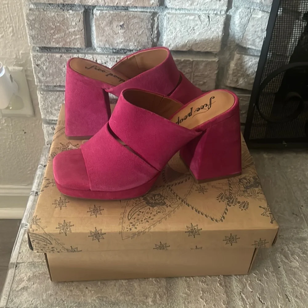 Brand New in Box (NIB) Free People Love is Everywhere Platform Heel - Picture 3 of 9